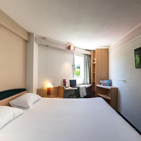 Hotel Ibis Отен Екстер'єр фото