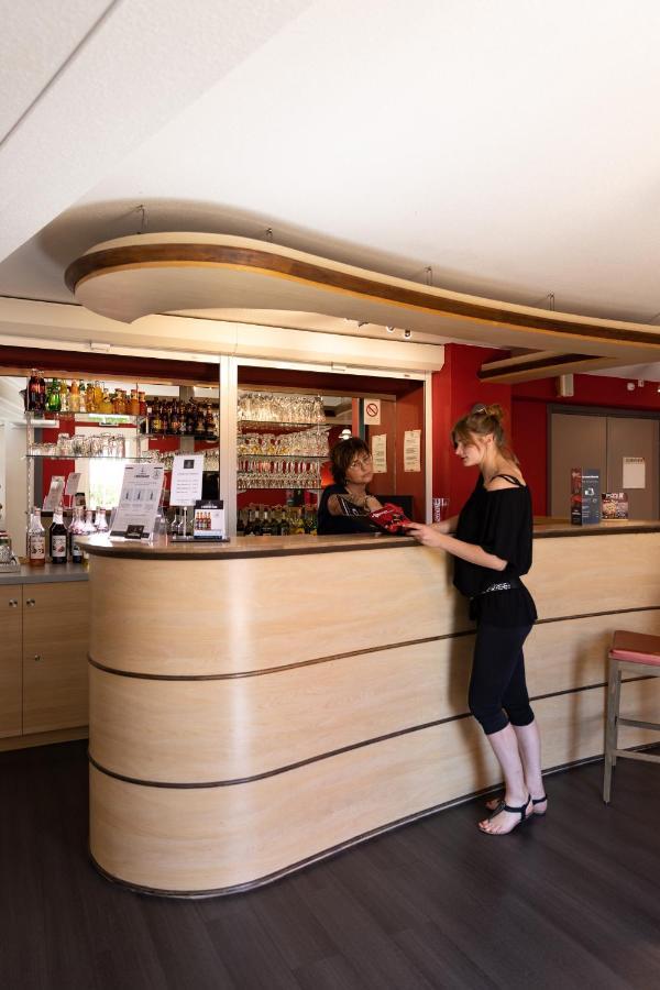 Hotel Ibis Отен Екстер'єр фото