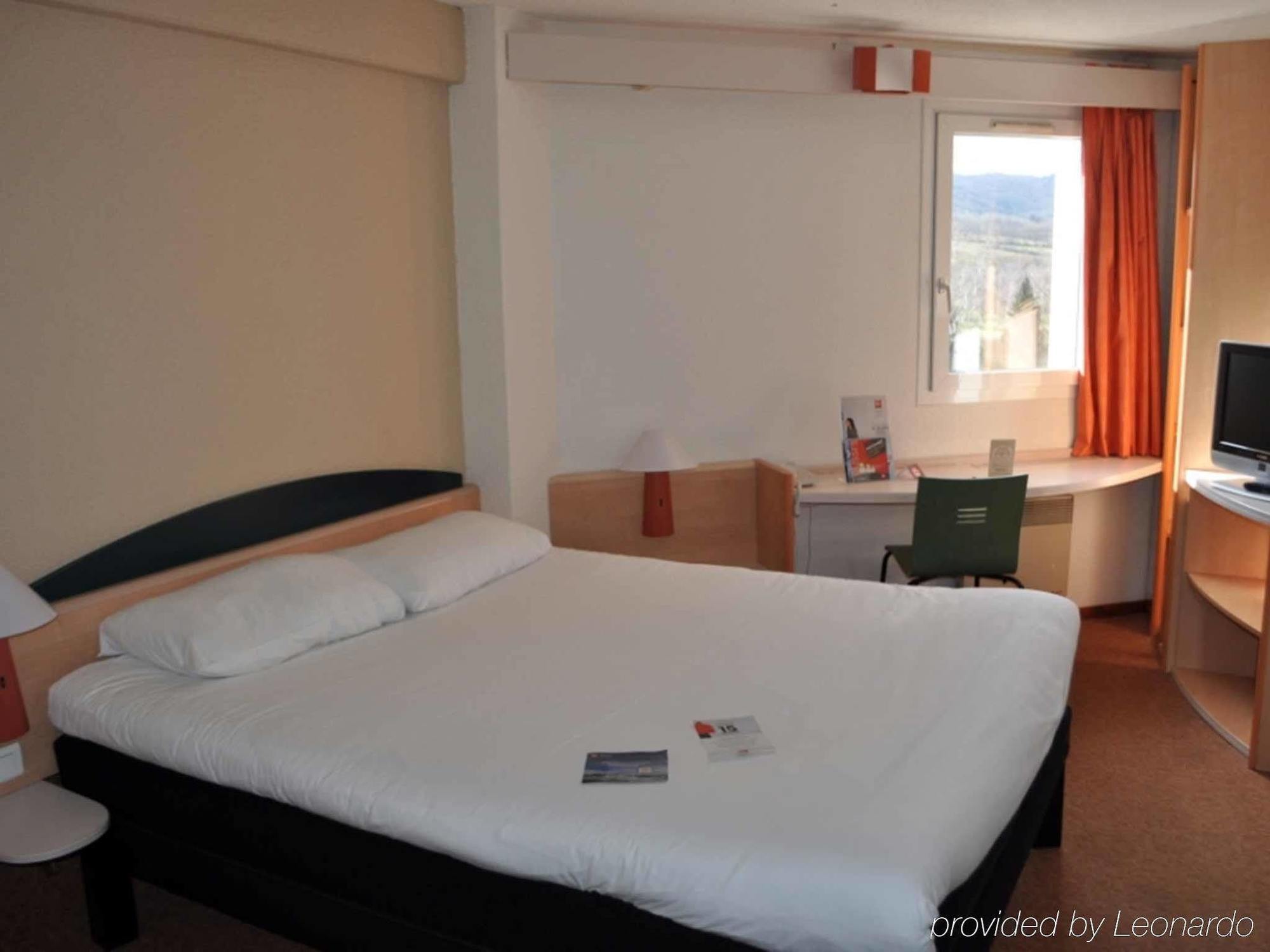 Hotel Ibis Отен Екстер'єр фото