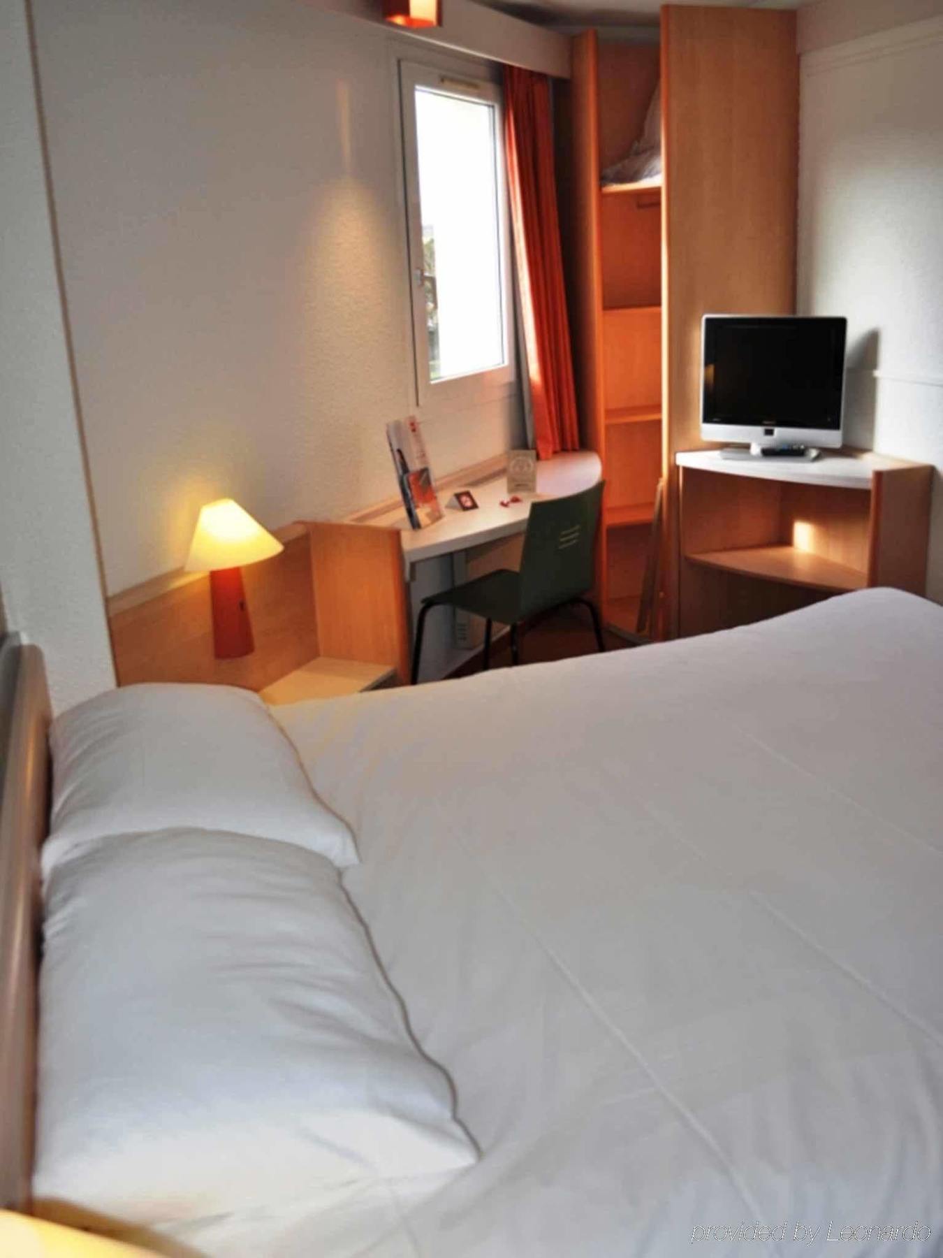 Hotel Ibis Отен Екстер'єр фото