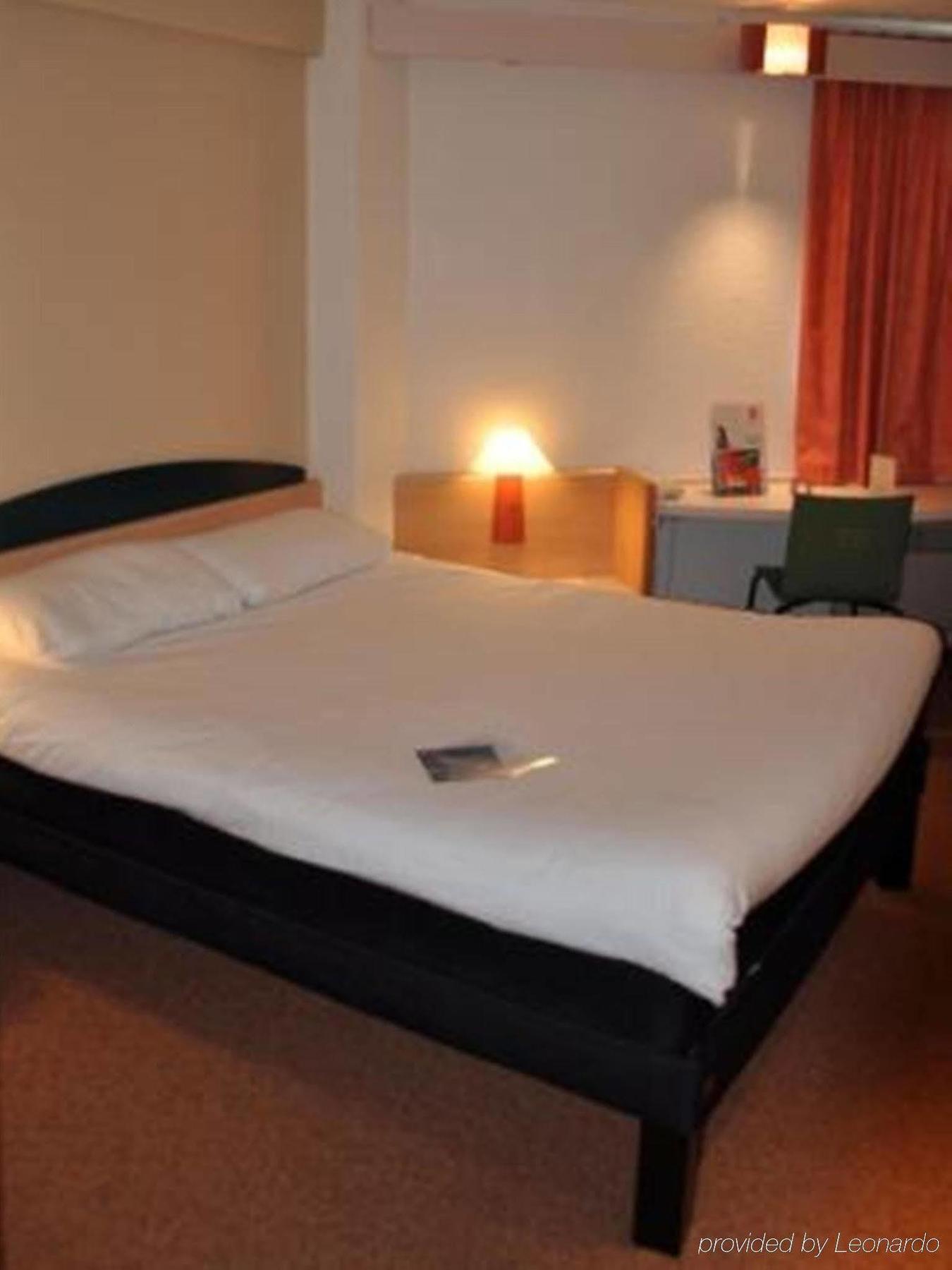 Hotel Ibis Отен Екстер'єр фото